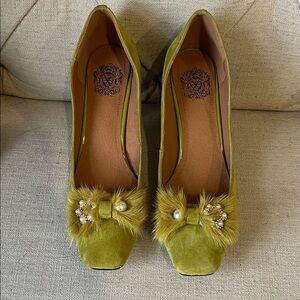 Elegant Green Women's Shoes with Fur and Pearl Detail